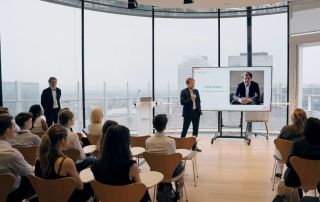 Anthony-Afflelou-accueille-deuxieme-promotion-Masterclass