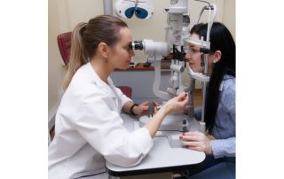 Une définition du cabinet d’ophtalmologie pour éviter la confusion avec les magasins d’optique et les orthoptistes