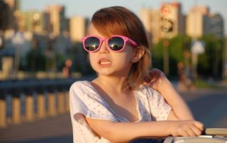 mois-de-l-enfant-criteres-lunettes-de-soleil-enfant-image-une